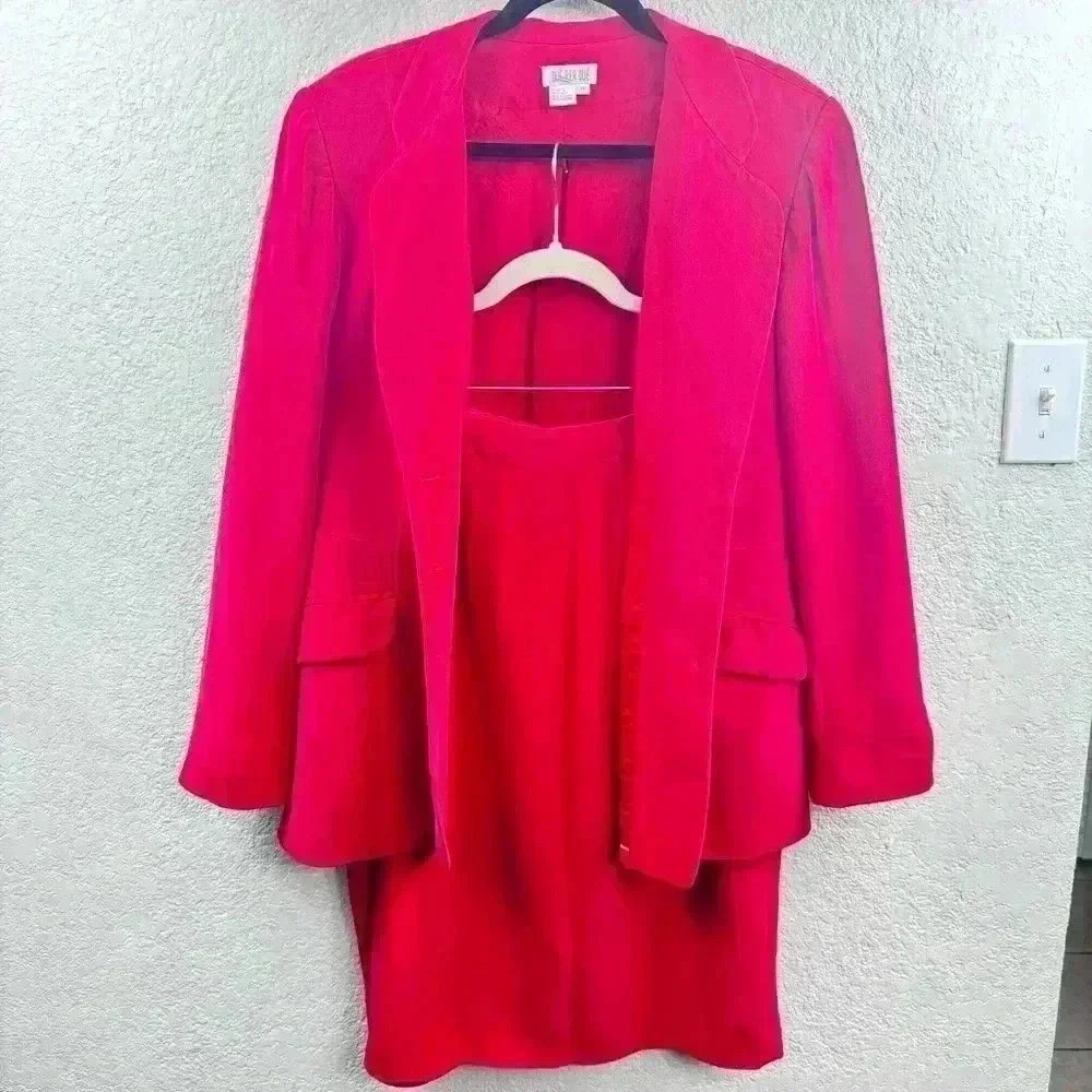 Vintage Due Per Due Red 100% Silk 2-pc Skirt Suit - Size 14